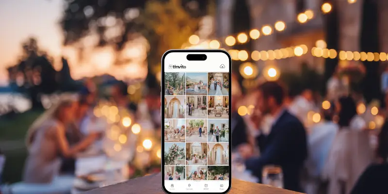Ospiti che caricano foto dal proprio smartphone alla galleria condivisa